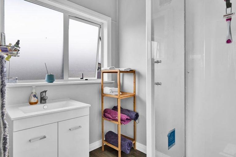 Photo of property in 22 Cook Street, Marfell, New Plymouth, 4310