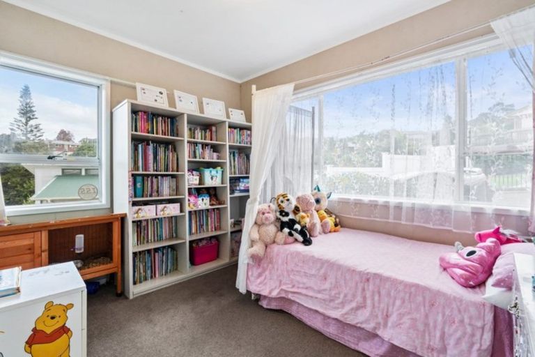 Photo of property in 12 Dunraven Place, Torbay, Auckland, 0630