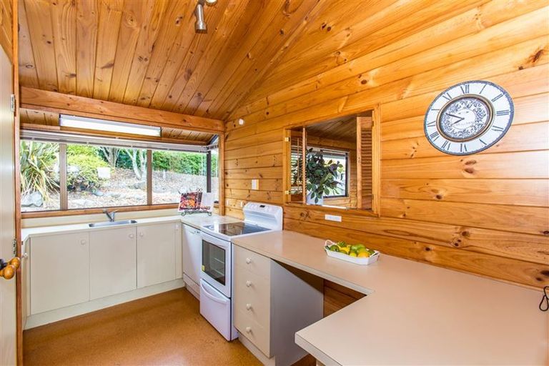 Photo of property in 16 Sunnynook Road, Sunnynook, Auckland, 0620
