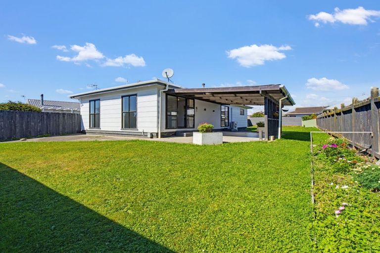 Photo of property in 22 Peter Hall Drive, Kelvin Grove, Palmerston North, 4414