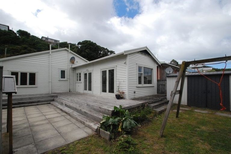 Photo of property in 16 Lonsdale Crescent, Rongotai, Wellington, 6022