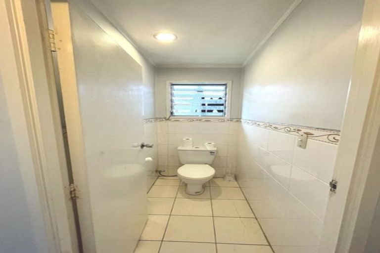 Photo of property in 17 Hillwell Drive, Henderson, Auckland, 0612