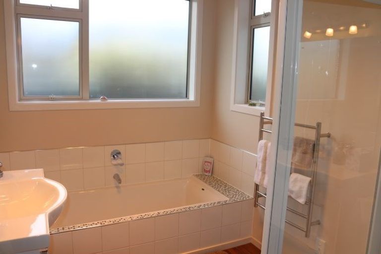Photo of property in 11 Winston Avenue, Hokowhitu, Palmerston North, 4410