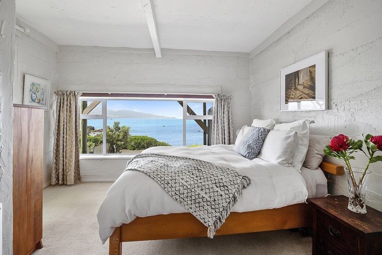 Photo of property in 402 Queens Drive, Lyall Bay, Wellington, 6022