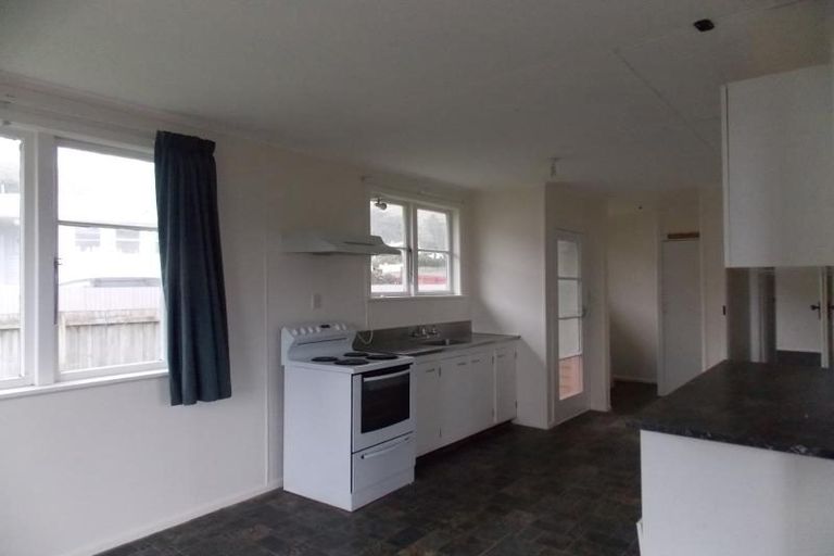 Photo of property in 130 Arahura Crescent, Waitangirua, Porirua, 5024
