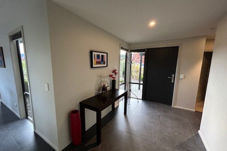 Photo of property in 1 Valley Crescent, Wanaka, 9305