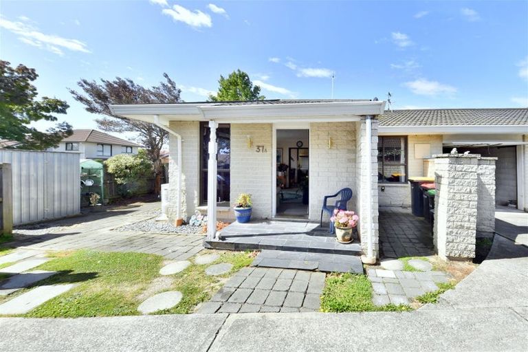 Photo of property in 1/37 Karnak Crescent, Russley, Christchurch, 8042