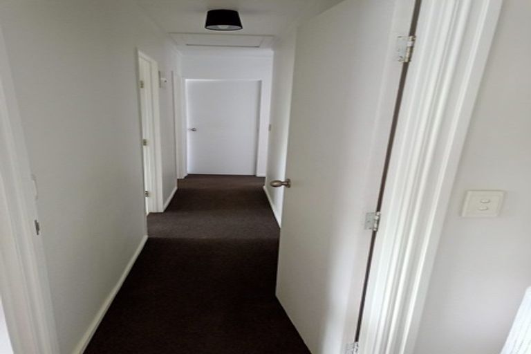 Photo of property in 2/43 Sabulite Road, Kelston, Auckland, 0602