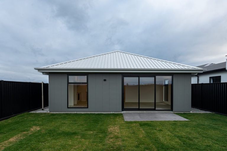 Photo of property in 32 Mcgarry Drive, Kaiapoi, 7630