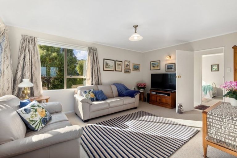 Photo of property in 3 Waipounamu Drive, Kelson, Lower Hutt, 5010