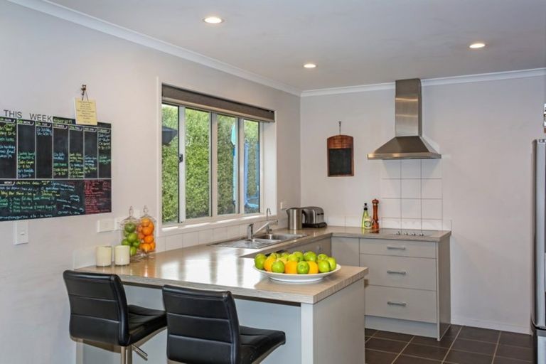 Photo of property in 2 Bob Craig Place, Pukekohe, 2120