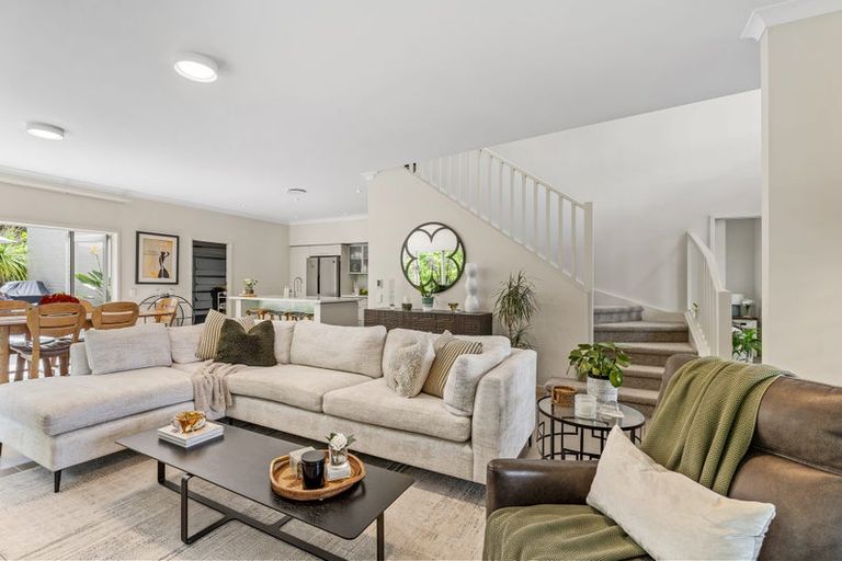 Photo of property in 6 Puriri Boulevard, Orewa, 0931