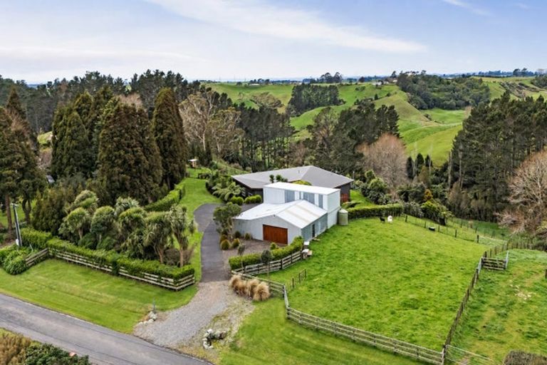 Photo of property in 225 Awai Road, Tarurutangi, New Plymouth, 4372