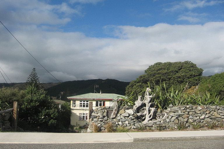 Photo of property in 160 Wellington Road, Paekakariki, 5034