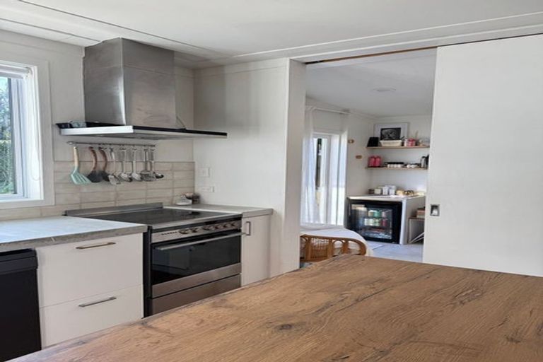 Photo of property in 55 Sunset Road, Totara Vale, Auckland, 0632