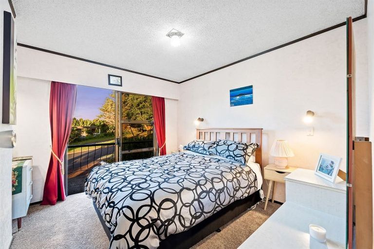 Photo of property in 100 Becroft Drive, Forrest Hill, Auckland, 0620