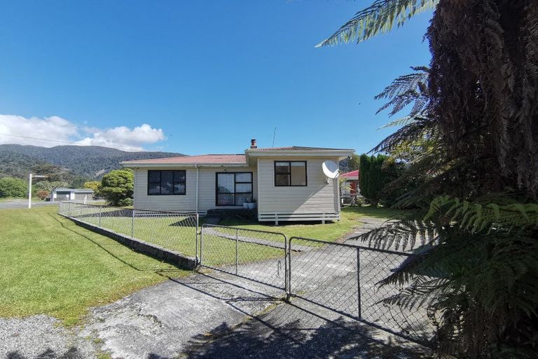 Photo of property in 47 Aylmer Street, Ross, 7812