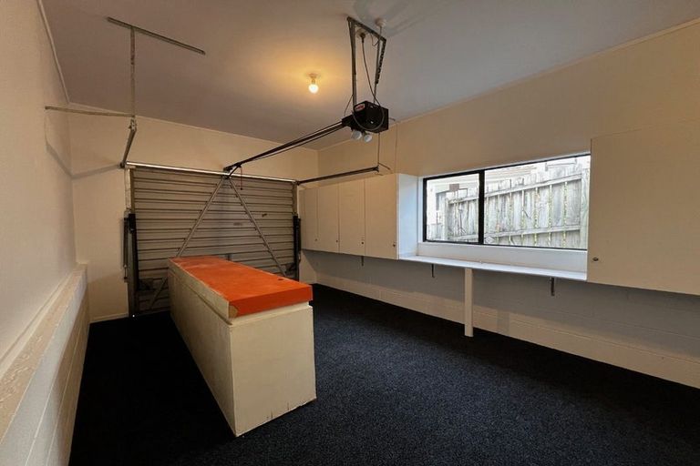 Photo of property in 1a Romulus Place, Totara Vale, Auckland, 0629