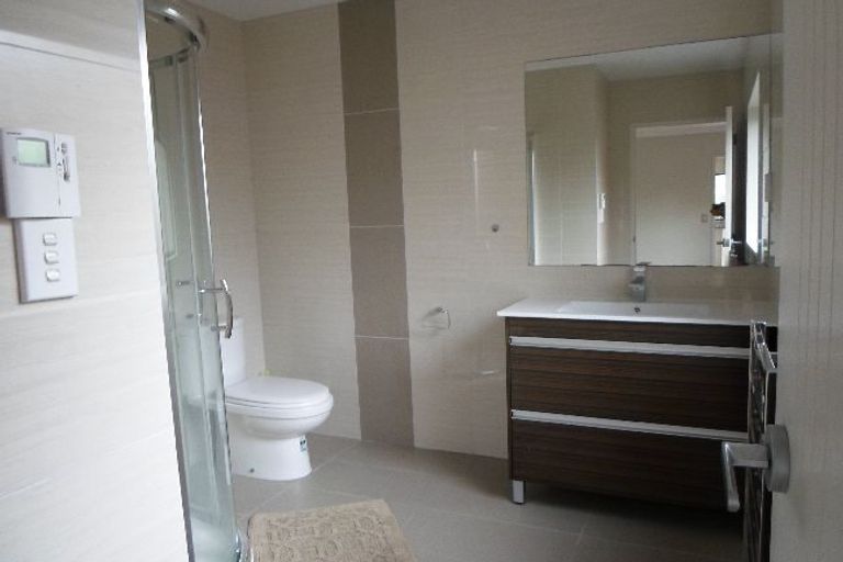 Photo of property in 86 Rising Parade, Fairview Heights, Auckland, 0632