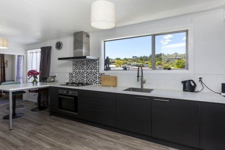 Photo of property in 51 Blueberry Grove, Timberlea, Upper Hutt, 5018