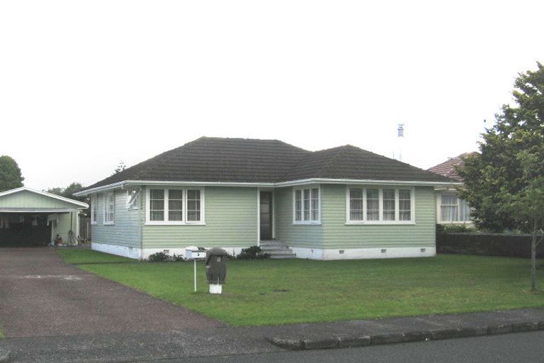 Photo of property in 3 Hereford Street, Te Atatu Peninsula, Auckland, 0610