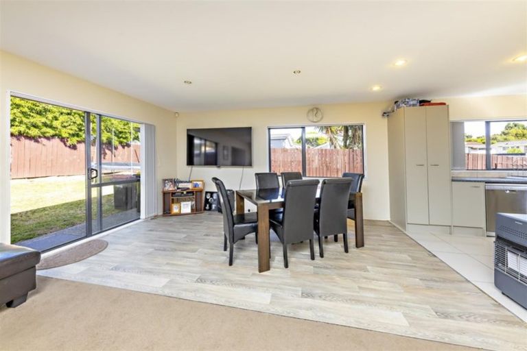 Photo of property in 15 Malmo Place, Manurewa, Auckland, 2102