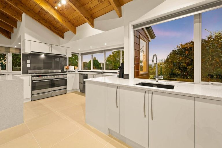 Photo of property in 18 Burgundy Park Avenue, Henderson, Auckland, 0612