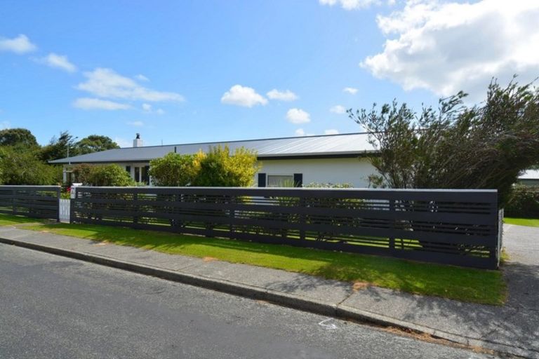 Photo of property in 2 Medway Street, Kingswell, Invercargill, 9812
