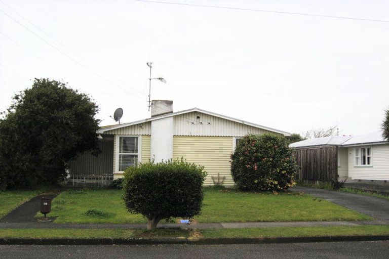 Photo of property in 39 Karaka Crescent, Levin, 5510