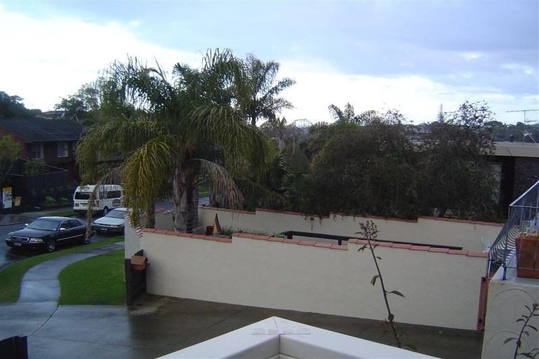 Photo of property in 28 King Richard Place, Browns Bay, Auckland, 0630