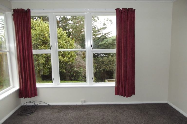 Photo of property in 12 Dorset Grove, Cannons Creek, Porirua, 5024