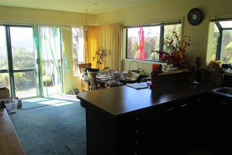 Photo of property in 44 Dress Circle, Newlands, Wellington, 6037