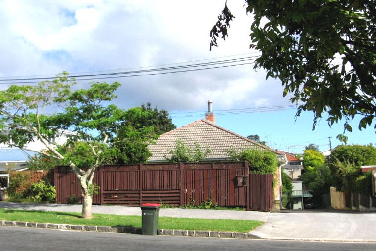 Photo of property in 22a Wainoni Avenue, Point Chevalier, Auckland, 1022