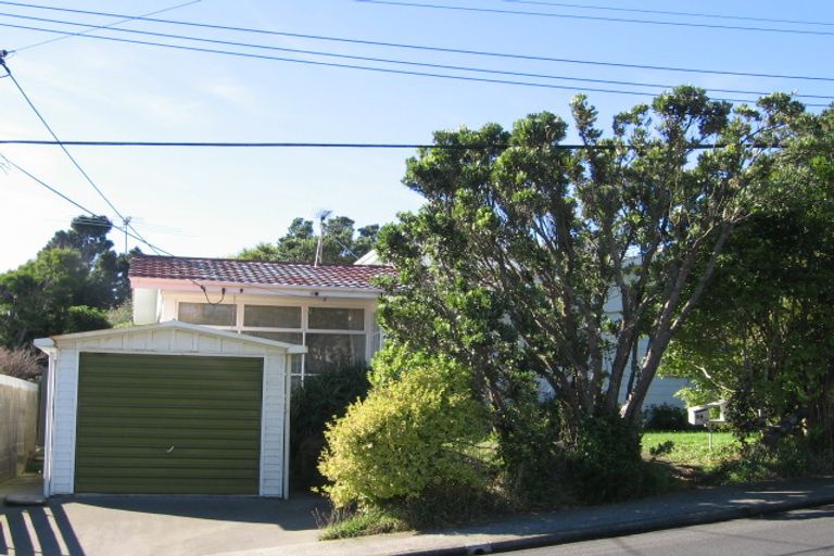 Photo of property in 99 Beazley Avenue, Paparangi, Wellington, 6037