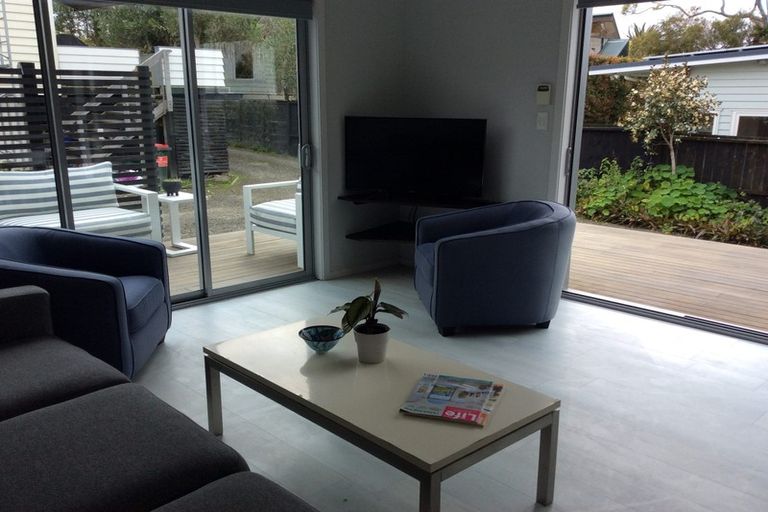 Photo of property in 15 Old Lake Road, Narrow Neck, Auckland, 0624