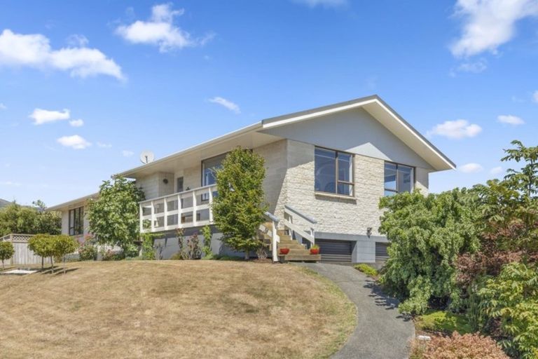 Photo of property in 32 Clearwater Terrace, Brown Owl, Upper Hutt, 5018