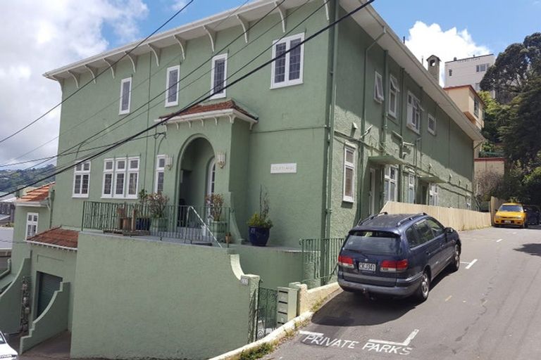 Photo of property in 105 Majoribanks Street, Mount Victoria, Wellington, 6011