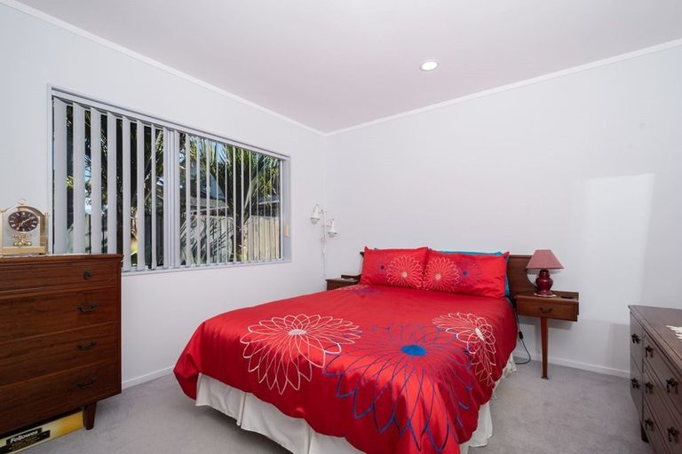 Photo of property in 15 Ferntree Terrace, West Harbour, Auckland, 0618
