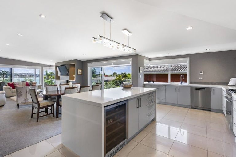 Photo of property in 96 Fisher Parade, Sunnyhills, Auckland, 2010