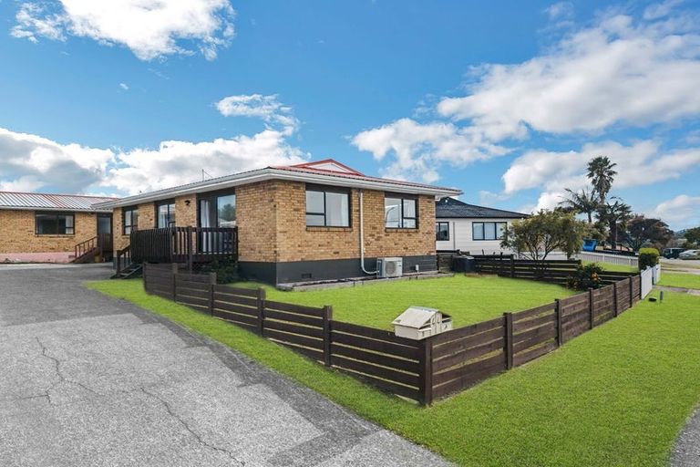 Photo of property in 44a Edgewater Parade, Waiuku, 2123