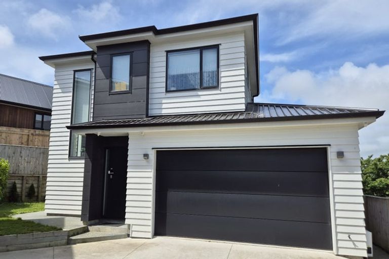 Photo of property in 1 Opaoa Way, Aotea, Porirua, 5024