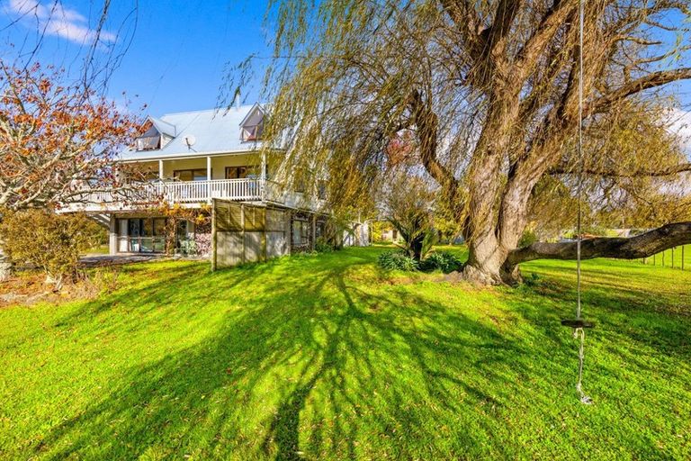 Photo of property in 9b Trotting Course Drive, Kumeu, 0891