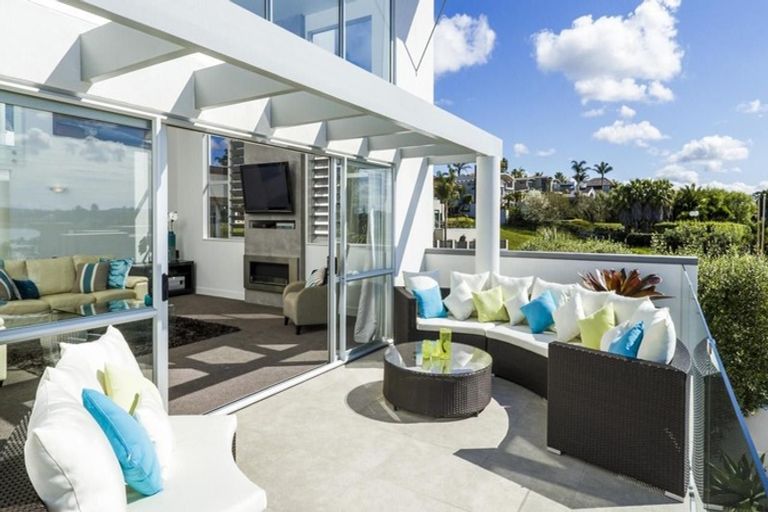 Photo of property in 15 Courtneys, West Harbour, Auckland, 0618