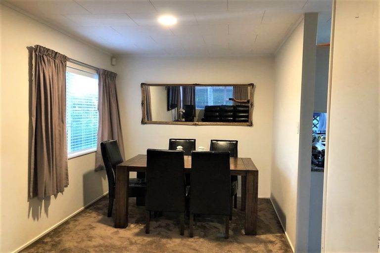 Photo of property in 25 Meadowvale Rise, Titirangi, Auckland, 0604