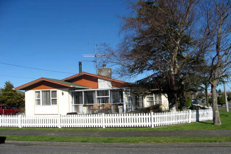 Photo of property in 36 Richmond Road, Carterton, 5713