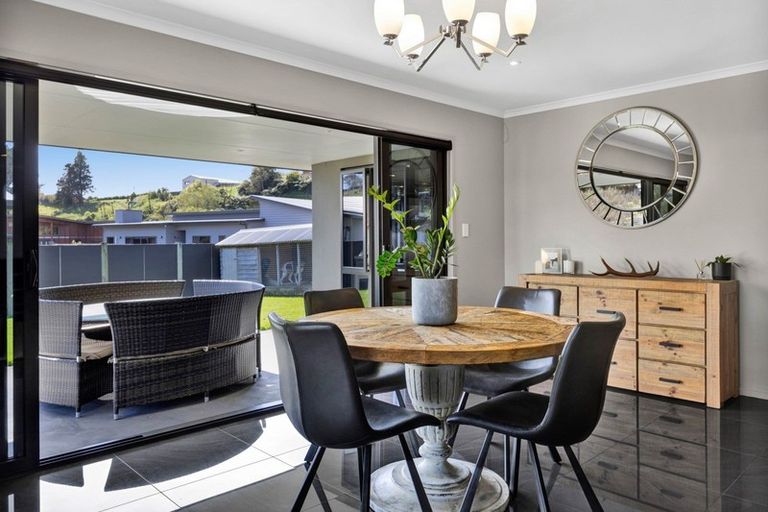 Photo of property in 5 Te Arakete Place, Hurworth, New Plymouth, 4310