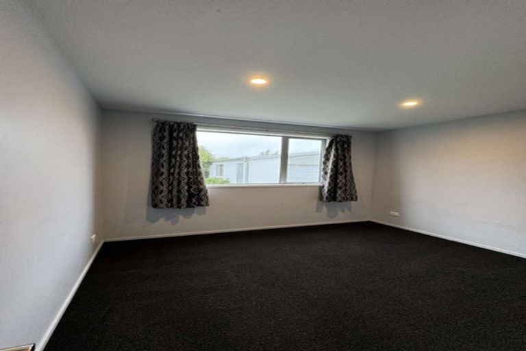Photo of property in 17 Royal Park Drive, Parklands, Christchurch, 8083