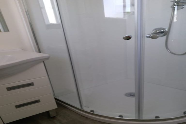 Photo of property in 4/41 Greenslade Crescent, Northcote, Auckland, 0627