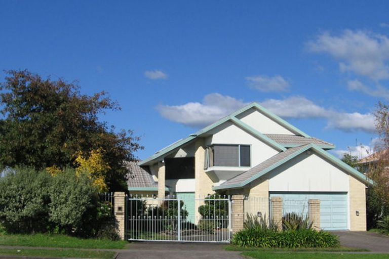 Photo of property in 40 Whitford Road, Botany Downs, Auckland, 2014