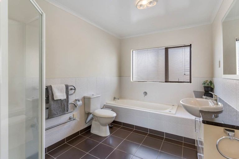 Photo of property in 16 Janway Avenue, Flat Bush, Auckland, 2016